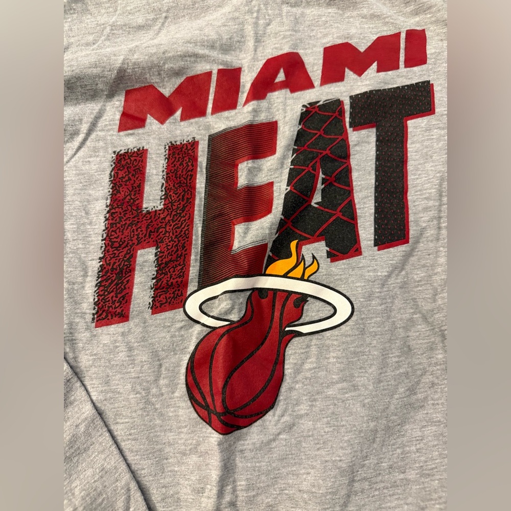 NBA Miami Heat Boys Long Sleeve Tee in Gray| Size: L 14/16 - Picture 2 of 6